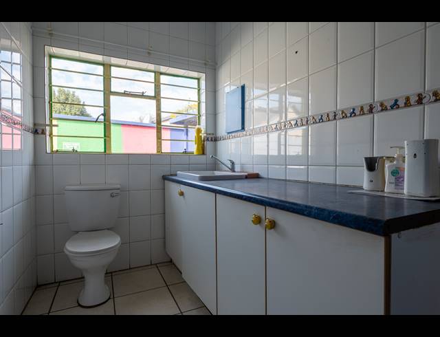 600M² BUILDING FOR SALE IN HURLYVALE